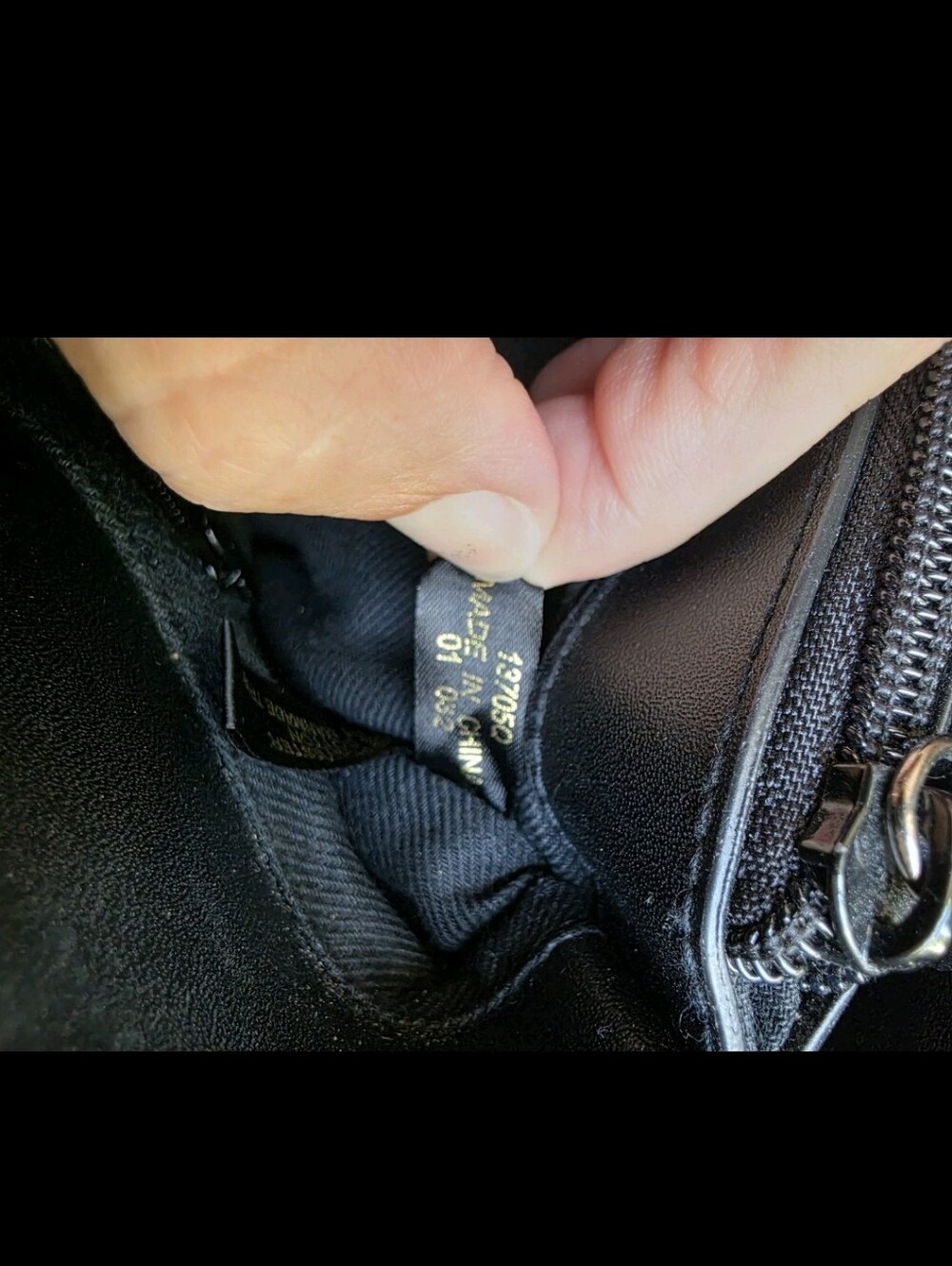 Beautiful Vintage Monogram Etienne Aigner Black Shoulder Handbag Clean!! - Picture 13 of 16